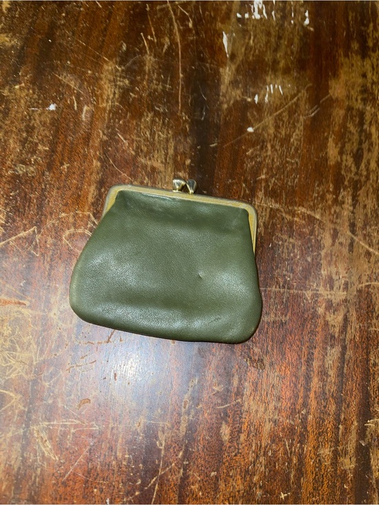 Vintage Handbags - Olive Green Leather Vintage Kiss-Lock Coin Purse